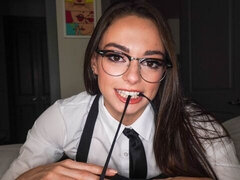 Nerdy babe Sophia Burns gives a good blowjob on the knees