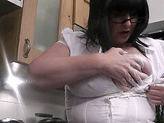 He cuckold with huge-boobed bbw at the kitchen