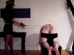 Bondage disciplina dominação submissão sadismo e masoquismo, Britânico, Palmada