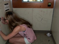 Blonde is getting a phallus inside her pussy inside a glory hole