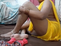 Beautiful Indian Bhabhi flaunts her nude desi lips adorned with lipstick while showing off her sexy soles that are elegantly painted with red nail pol