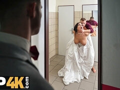 Gros cul, Gros seins, Mariée, Tromperie, Rondelette, Tchèque, Toilettes, Mariage