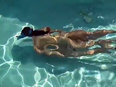 Braunhaarige, Hardcore, Pool, Öffentlich, Erotischer film, Jungendliche (18+), Titten, Unter wasser