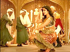 Indian actress Katrina Kaif super-fucking-hot boobies belly button Suraiyya Thugs of Hindostan-2