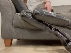Sensual ASMR with shiny boots in spandex and PVC, accompanied by arousing rubbing sounds