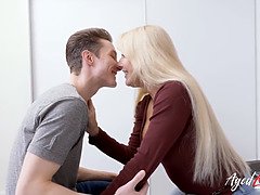 Blondinka, Fafanje, Evinja, Prstni, Hd, Gospodinja, Poljubljanje, Spodnje perilo