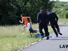 Sucer une bite, Brunette brune, Européenne, Hd, Prisonnier, Police, Rugueux, Fils