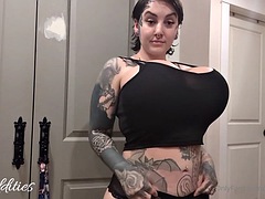 Amateur, Nana, Gros seins, Brunette brune, Fétiche, Mère que j'aimerais baiser, Solo, Nénés