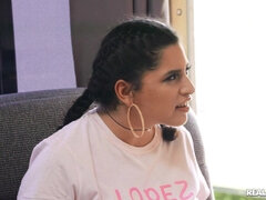 Avsugning, Doggystyle, Familj, Latina, Slick, Naturliga tuttar, Fitta, Kjol