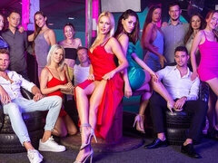 Stor røv, Stor pik, Blondine, Pik sutte, Klub, Hundestilling, Teenager, Bryster