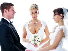 Spalnica, Facesitting, Moški z dvema ženskama, Lizanje, Spodnje perilo, Muco, Trojček, Wedding