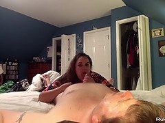 Sexy Mom Gets Creampied