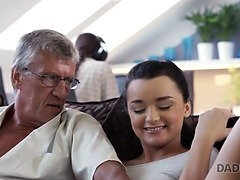 Enthousiasteling, Pijpbeurt, Tsjechisch, Daddy, Rijpe lesbienne, Rijpe anaal, Tiener, Tiner anaal