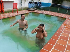 Kukk suging, Hanrei, Sperm skott, Latina, Utendørs, Basseng, Spansk, Squirting