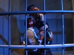 Anal, Gros seins, Sucer une bite, Éjaculer dans la bouche, Tir de sperme, Prisonnier, Latex, Mature