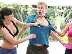 Gros cul, Grosse bite, Gros seins, Sucer une bite, Brunette brune, En levrette, Mère que j'aimerais baiser, De plein air
