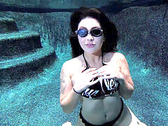 Bikini, Under vattnet