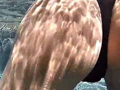 Hot Olivia Austin plays with her pussy underwater