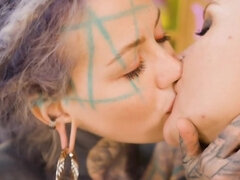 Nana, Doigter, Lesbienne