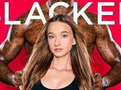18 ans, Gros cul, Grosse bite, Gros seins, Sucer une bite, Brunette brune, En levrette, Interracial