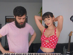 Jessica Starling gives her piano teacher blowjob and a good fucking