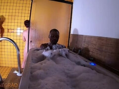 Black guy getting ready in the bathtub during the break - Mary RedHead - Big Bamboo - Capoeira Actor - Higor Negr&atilde;o