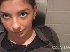 Stor pik, Store bryster, Brunette, Påklædt sex, Udendørs, Barberet, Teenager, Bryster