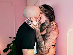 MTF TS pussy fuck tattooed babe with strapon after lick