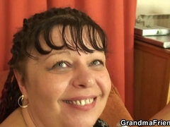 Watch this chubby mature woman ride and suck in a wild POV 3some