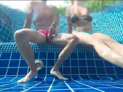 Amateur, Rubia, Casero, Madres para coger, Al aire libre, Piscina, Hermanas, Traje de baño