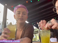 18 años, Mamada, Estilo perrito, Besar, Realidad, Transexual, Tatuaje, Adolescente