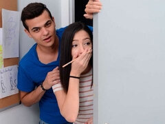 Cul, Sucer une bite, En levrette, Branlette thaïlandaise, Hard, Embrassement, Rasée, Adolescente