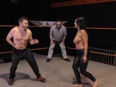 Arschlecken, Tussi, Sadomasochismus, Grosser arsch, Grosse titten, Weibliche domination, Sklave, Ringkampf