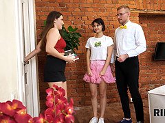 18 летние, Брюнетки, Две девушки, Хд, Лизание жопы, Русские, Втроем, Сиськи