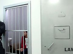 18 éves, Gesztenyebarna, Rendőrség, Nuni, Valóság, Durva, Leborotvált, Tini