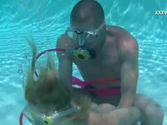 Vollbusig, Frau, Handjob, Ungarisch, Orgasmus, Pool, Jungendliche (18+), Unter wasser