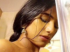 Большие сиськи, Брюнетки, Эротика, Индианки, Душ, Соло, Дразнящие, Влажная