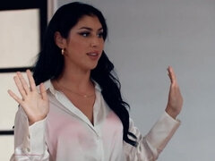 Store bryster, Brunette, Erotik, Give finger, Lesbisk, Naturlige bryster, Realitet, Trekant