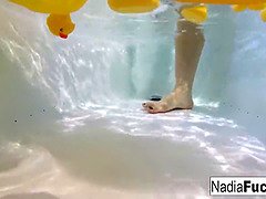 Nadia takes a bath with some rubber duckies