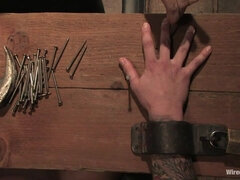 Anal, Bondage domination sadisme masochisme, Brunette brune, Doigter, Le plan cul à quatre, Humiliation, Lesbienne, Esclave