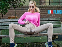 Kvinna, Blottande, Hd, Utomhus, Pigtails, Kissar, Offentlig, Solo