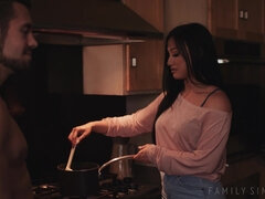 Morena, Garganta funda, Transar de quatro, Facial, Saltos, Cozinha, Lambendo, Mamãe