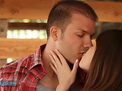 Sucer une bite, Brunette brune, Gorge profonde, Ferme, Hard, Hd, Réalité, Nénés