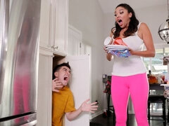 Stor rumpe, Kukk suging, Brunette, Bakfra, Runke, Hardcore, Barbert, Stripping