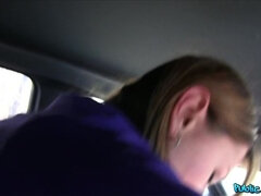 Amateur, Sucer une bite, Voiture, Couple, Tir de sperme, De plein air, Pov, Public