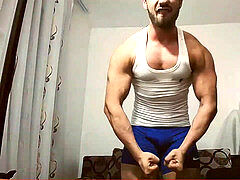 Rdy2Flex - Romanian Bodybuilder Flexing on Skype