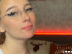 Cul à la bouche, Sucer une bite, Éjaculer dans la bouche, Gorge profonde, Lunettes, Innocente, Pute, Webcam