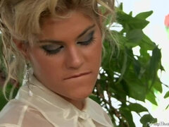 Blonde, Sucer une bite, Homme nu et filles habillées, Tir de sperme, Gants, Branlette thaïlandaise, Chatte, Douche