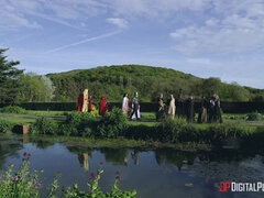 Anal, Sucer une bite, Bottes, Britannique, 2 femmes 1 homme, De plein air, Piercing, Chatte