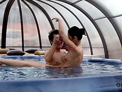 Old guy makes love with his slender girlfriend in the jacuzzi